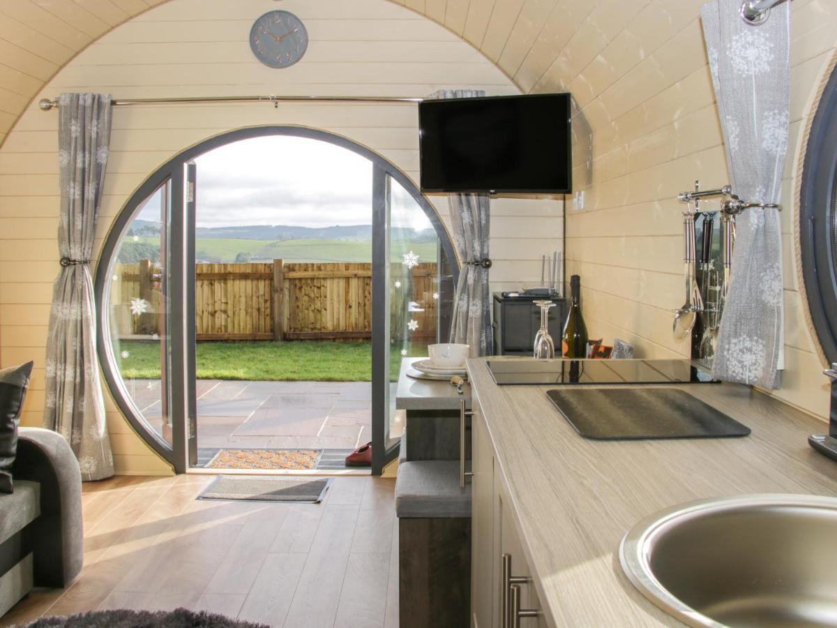 Stapeley Pod Villa Shrewsbury Exterior photo
